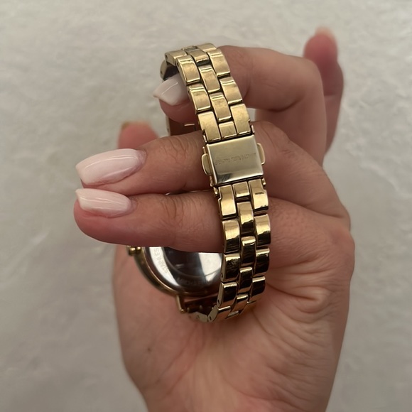 just too big of a face for my wrist! I love it besides that, maybe worn 3 times - Picture 2 of 2